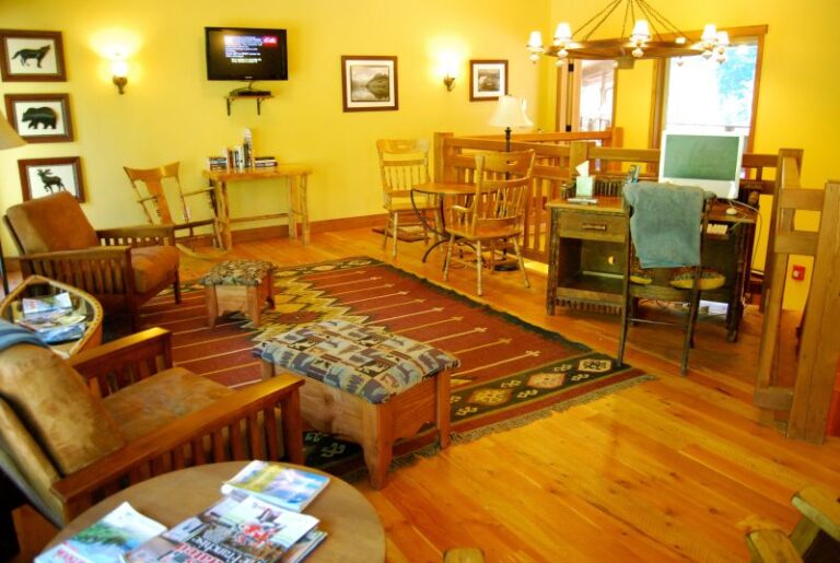 Glacier Guides Lodge Glacier Guides