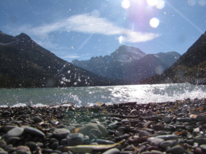 Want to go on the best short, easy hikes in Glacier National Park? May we suggest Grinnell Lake?